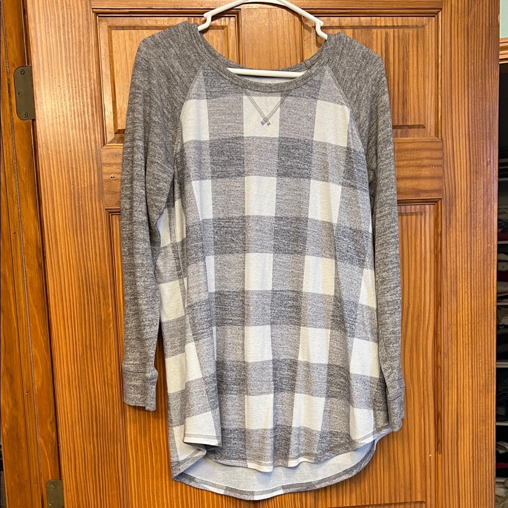 Torrid Gray and White Super Soft Plush Top